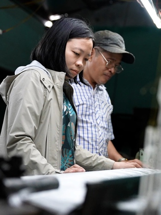 Người trẻ 'hồi sinh' làng lụa Mã Châu: Từ bờ giải thể đến sự trở lại của nghề trăm năm