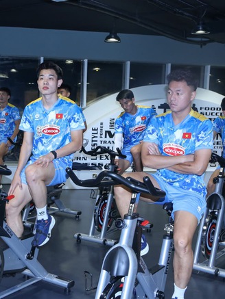Quả bóng bạc Đình Bắc và U.23 Việt Nam tập gym tại Qatar, HLV Kim loại 1 cầu thủ ngày nào?