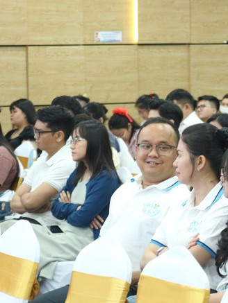 Thay vì hỏi AI: 'Làm sao để vợ hết giận?', hãy trực tiếp nói với cô ấy...