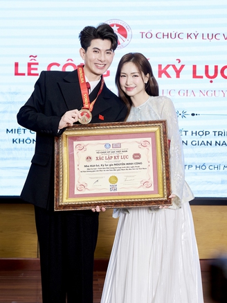 Nhà thiết kế Nguyễn Minh Công lần thứ hai nhận kỷ lục Việt Nam