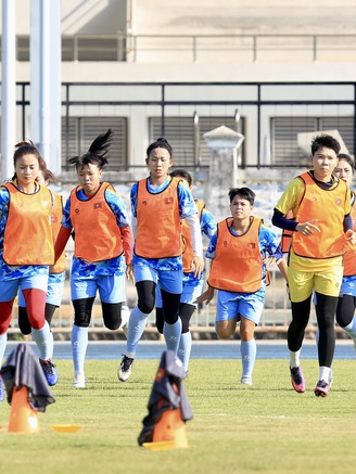 Xuất hiện thêm kênh phát đội tuyển nữ Việt Nam đấu Malaysia: Tập dưới nắng gắt, chạy vẫn cực sung