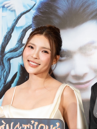 Thúy Diễm sánh đôi 'người tình màn ảnh' đến chúc mừng Lương Thế Thành