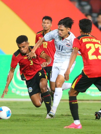 U.23 Thái Lan được Madam Pang thưởng nóng, HLV Thawatchai tiết lộ từng sợ thua Đông Timor