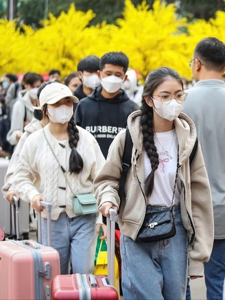 Một trường đại học tổ chức tặng vé xe cho sinh viên khó khăn về quê đón tết