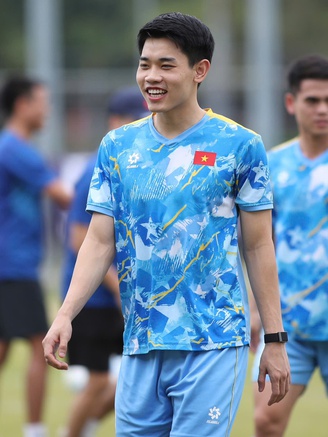 Hai sắc thái đối lập ở U.23 Việt Nam, thủ môn 1,91 m phô diễn kỹ năng đẳng cấp