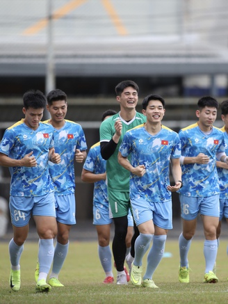 U.23 Việt Nam ‘phơi thóc’ giữa nắng gắt, HLV Kim tâm lý cực ổn: Sẽ thắng Malaysia, không còn đường lùi