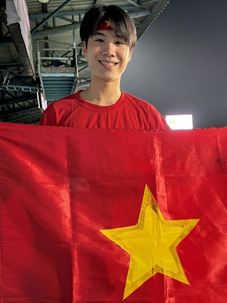 'Hot boy' hai dòng máu giỏi cả tiếng Việt và Thái: Hết mình vì đội tuyển nữ Việt Nam