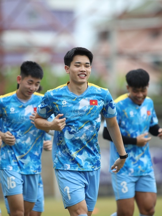 U.23 Việt Nam bất ngờ hủy tập, đi ‘shopping’ tại Bangkok: Xả hơi lấy tinh thần thắng Malaysia