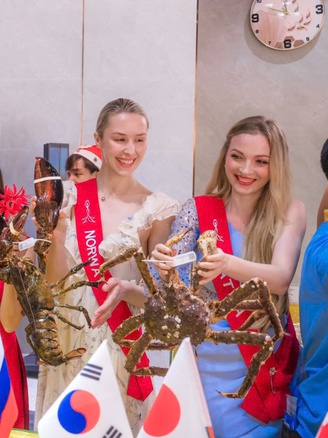 Mỹ nhân quốc tế 'hòa tan' trong ẩm thực Việt: Mê cà phê, hải sản