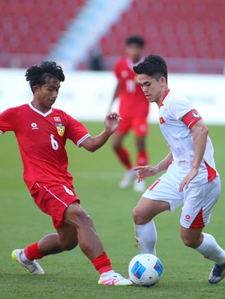 Cánh trái U.23 Việt Nam: Thừa nhân tài nhưng thiếu ý tưởng, thầy Kim giải sao đây?