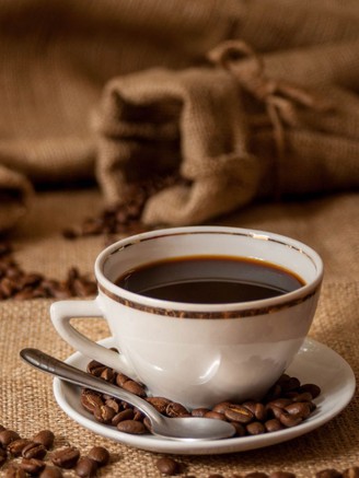 Tại sao nên uống nước trước khi uống cà phê vào buổi sáng?