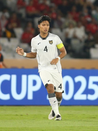 Bị chỉ trích dữ dội vì U.23 Indonesia có nguy cơ về nước sớm, HLV Sjafri nói cay đắng