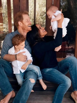 Các con của Hoàng tử Harry sắp đoàn tụ với ông nội là Vua Charles III