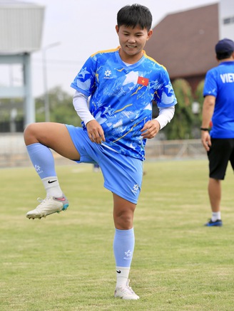 Tiền vệ Bích Thùy nén nỗi buồn: 'Càng ở thế khó, đội tuyển nữ Việt Nam càng làm nên kỳ tích'