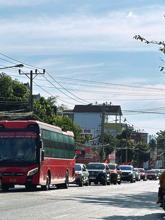 Đi du lịch Đà Lạt, nhưng ở lại Bảo Lộc vì kẹt xe hàng cây số