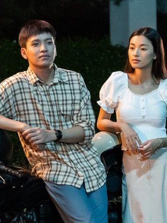 Showbiz 11.2: Bạch Công Khanh vướng ‘lưới tình’ với ‘nàng thơ’, phim Thu Trang vượt 150 tỉ