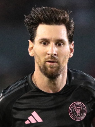 Messi bị võ sĩ quyền anh thách đấu, vệ sĩ riêng muốn thay anh thượng đài