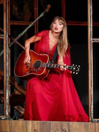 Taylor Swift phá kỷ lục của Madonna