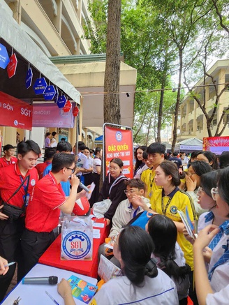 Nghe quy chế tuyển sinh đại học, 10.000 học sinh đến Đồng Nai