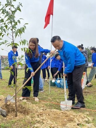 Đầu năm mới, trồng hơn 200 cây sao để bảo vệ môi trường