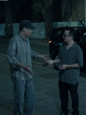 'Những chặng đường bụi bặm' tập 2: Ông Nhân bị nghi ăn cắp, Nguyên nợ nần