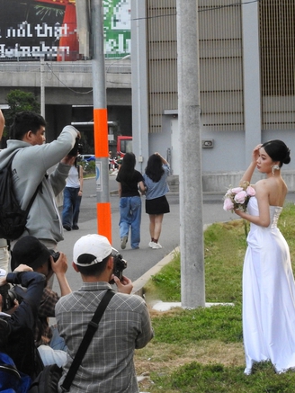 Giới trẻ rủ nhau ‘săn’ ảnh tại ga metro Ba Son