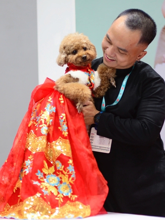 Lễ hội thú cưng quốc tế ở TP.HCM: Chó diện đồ thiết kế, áo dài để tranh tài