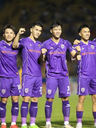 Bảng xếp hạng V-League mới nhất: CLB Bình Dương chạy thẳng vào tốp 5, SLNA lâm nguy