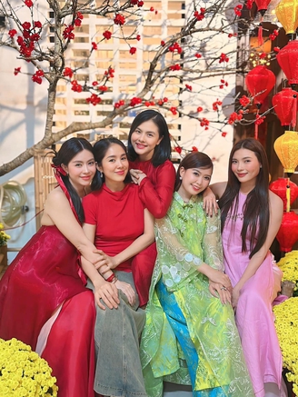 Showbiz 3.2: Lê Phương thăm biệt thự của Vân Trang, 'Yêu nhầm bạn thân' trên đường đua phim tết