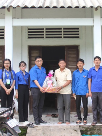 Giảng viên trẻ tiêu biểu với nhiều phần việc vì cộng đồng