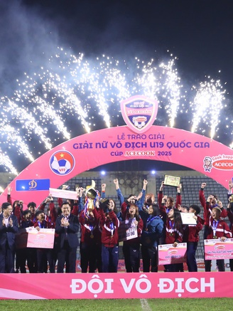 U.19 Phong Phú Hà Nam lên ngôi vô địch, Hồng Yêu được vinh danh đặc biệt