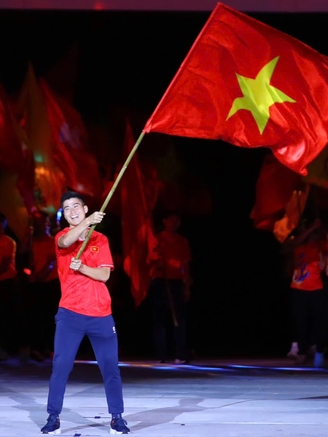 Duy Mạnh, Hai Long tái hiện những khoảnh khắc lịch sử của bóng đá Việt Nam