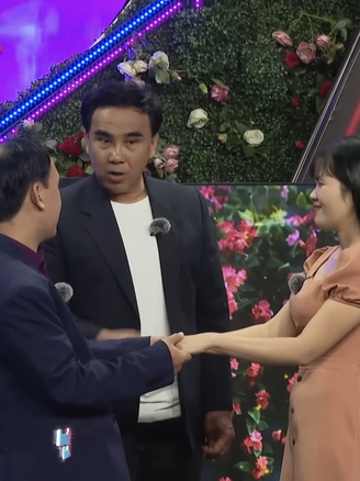 Quyền Linh ngỡ ngàng trước nữ công chức U.40 chưa từng yêu ai từ chối hẹn hò