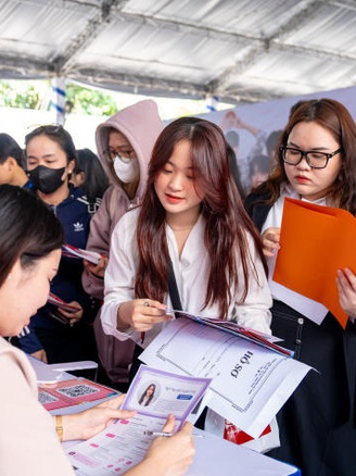 Thị trường việc làm nhiều biến động 2025: Sinh viên cần chuẩn bị gì?