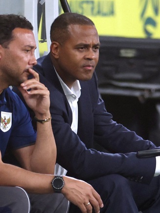 CĐV Indonesia nổi giận, HLV Kluivert thề sẽ thắng Bahrain: Chủ tịch PSSI lên tiếng