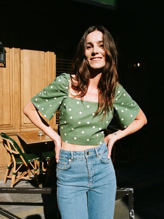 Kiểu áo hoàn hảo để diện cùng quần jeans xanh
