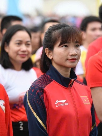 Sao điền kinh Việt Nam dâng trào cảm xúc tại lễ thượng cờ giải Tiền Phong Marathon