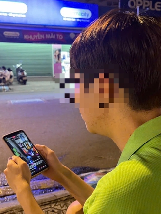 Hơn 1,5 triệu người xem livestream của ViruSs: Vì sao người trẻ lại thích ‘hít drama’?