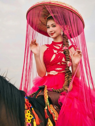 'Bắc Bling' của Hòa Minzy cán mốc 100 triệu lượt xem