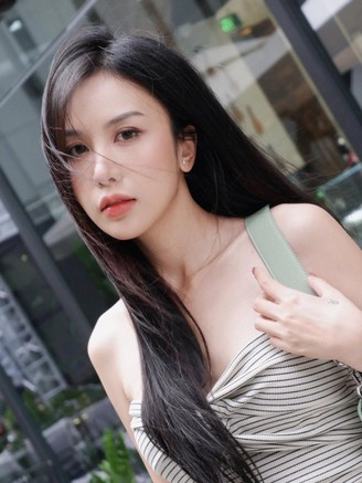 Nhan sắc đời thường của con gái NSND Trần Nhượng
