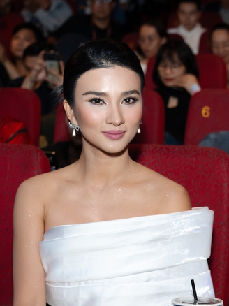 Diễn viên Kim Tuyến 'đọ sắc' Hoa hậu Toàn cầu 2025