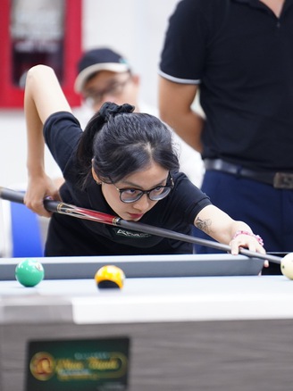Nữ cơ thủ xinh đẹp đăng quang kịch tính tại giải billiards pool sinh viên TP.HCM