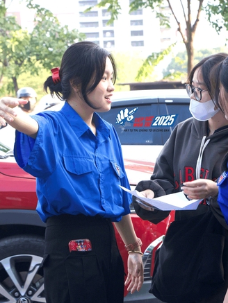 Nhiệt tình hỗ trợ thí sinh thi đánh giá năng lực