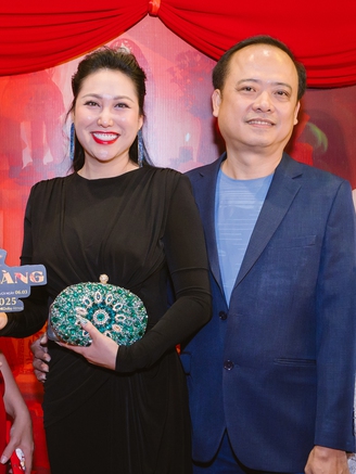 Phi Thanh Vân được bạn trai hơn 10 tuổi 'hộ tống' đi sự kiện