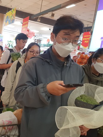 Ngày 8.3: Có những loại hoa ế khách, có loại phải xếp hàng dài để mua