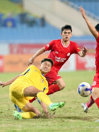 Cựu tuyển thủ U.23 Việt Nam được mổ thành công, nghỉ 9 tháng sau 'ác mộng' sân Mỹ Đình