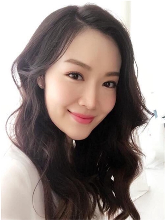 ‘Tình địch’ cũ của Triệu Vy sau 20 năm đăng quang Hoa hậu Hồng Kông