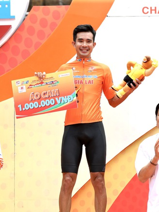 Cúp xe đạp truyền hình TP.HCM: Nguyễn Hoàng Sang đoạt áo cam, nhiều tay đua bị loại