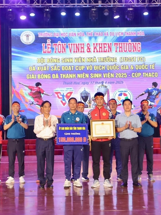 Vinh danh nhà vô địch đội bóng Trường ĐH VH-TT-DL Thanh Hóa: Hơn 1,1 tỉ đồng tiền thưởng