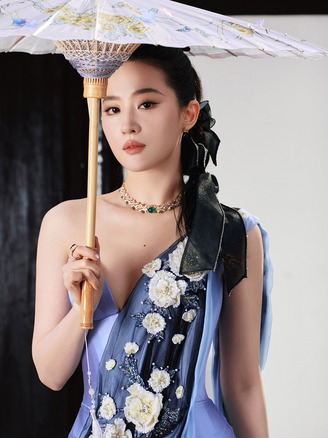 Hai 'Tiểu Long Nữ' Lý Nhược Đồng, Lưu Diệc Phi cùng khoe sắc